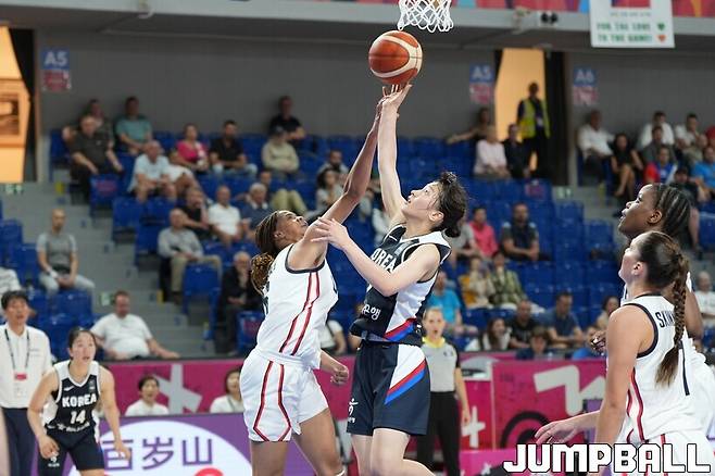 ▲하나은행 정현의 골밑슛