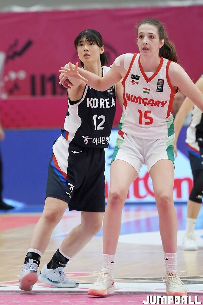 ▲상주여고 3학년 홍수현의 헝가리 선수 수비