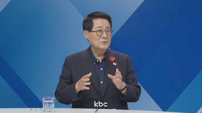 ▲17일 여의도초대석에 출연한 박지원 의원