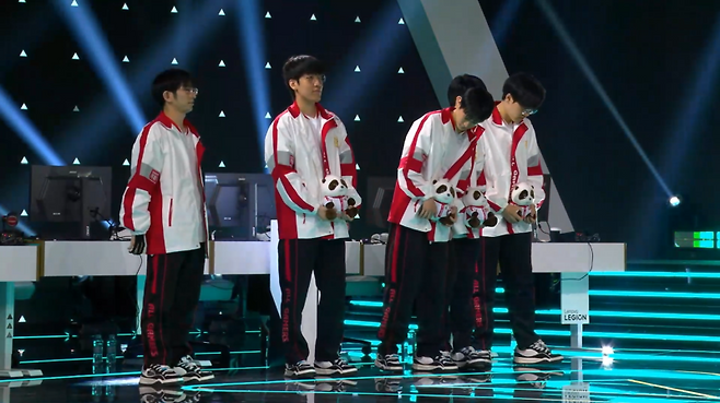 애니원스 레전드 선수단. 치지직 제공