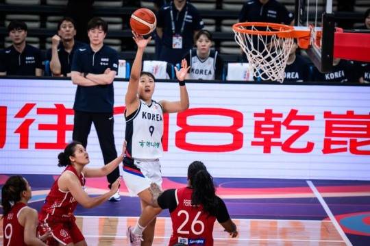 한국 박지현(9번)의 슛. 사진[연합뉴스]