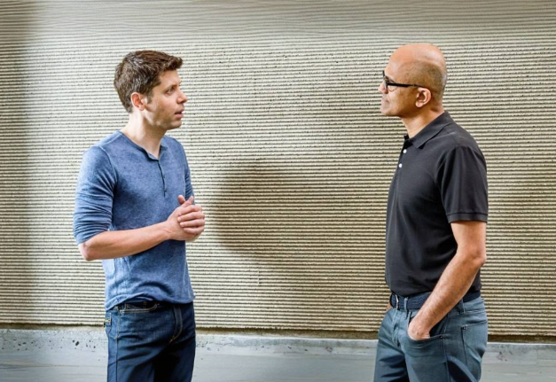 샘 올트먼 오픈AI CEO(왼쪽)과 사티아 나델라 MS 회장