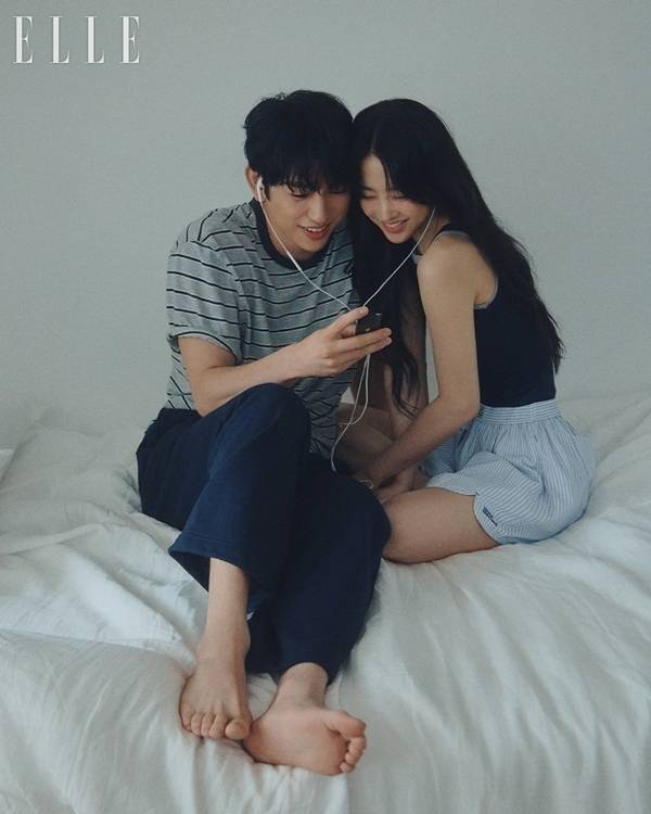 드라마 ‘미지의 서울’의 배우 박보영과 박진영의 화보가 공개됐다. / 사진 = 엘르 코리아