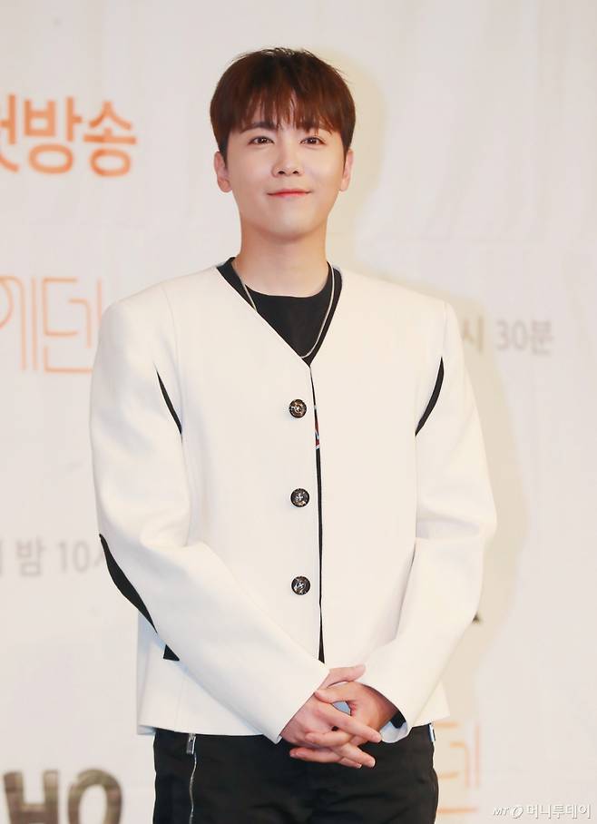 그룹 FT아일랜드 멤버 겸 배우 이홍기가 일본 탑모델 시노자키 아이와의 열애설을 언급했다.  /2022.06.13