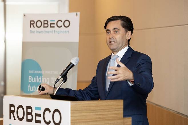 조슈아 크랩 로베코자산운용 아시아태평양 주식운용 대표개 17일 서울 여의도에서 열린 기자간담회에서 설명하고 있다./사진=로베코자산운용