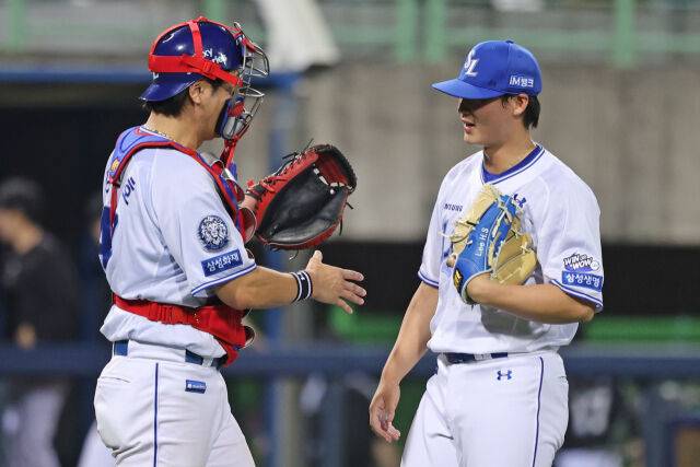 강민호(좌)와 이호성(우)./삼성 라이온즈