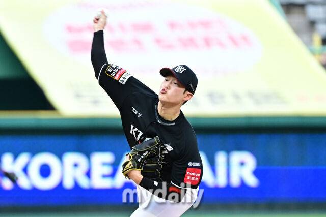 8일 인천 SSG랜더스필드에서 열린 '2025 신한 SOL BANK KBO리그' KT 위즈와 SSG랜더스 경기. KT 선발 배제성이 힘차게 투구하고 있다./마이데일리