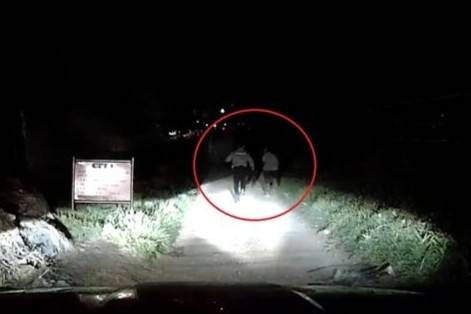 도주하는 태국인 불법체류자를 추격하는 한덕수 경장. [경기남부경찰청]