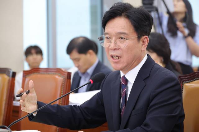 ▲김영훈 고용노동부 장관 후보자가 16일 서울 여의도 국회 환경노동위원회에서 열린 인사청문회에서 의원 질의에 답변하고 있다. ⓒ연합뉴스