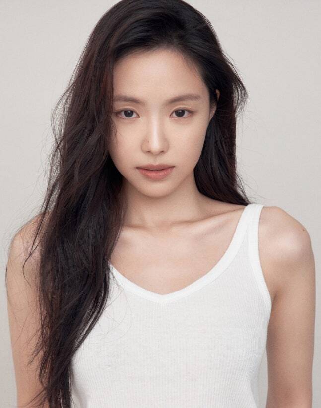 배우 손나은. 제이와이드컴퍼니
