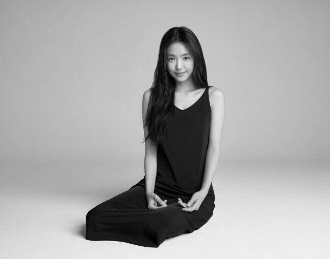 배우 손나은. 제이와이드컴퍼니