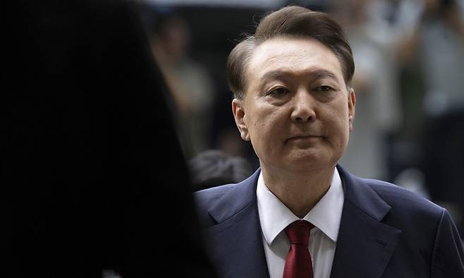 윤석열 전 대통령이 9일 서울 서초구 서울중앙지방법원에서 열린 구속 전 피의자심문(영장실질심사)을 받기 위해 출석하고 있다. 사진공동취재단