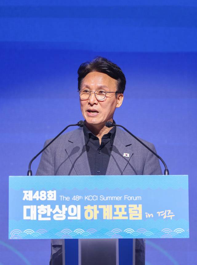 김민석 국무총리가 16일 경북 경주시 라한셀렉트 호텔에서 열린 제48회 대한상공회의소 하계포럼에 참석해 기조연설을 하고 있다. 연합뉴스