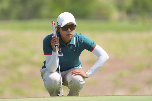 그린을 읽고 있는 이미향. 사진 제공=AP연합뉴스