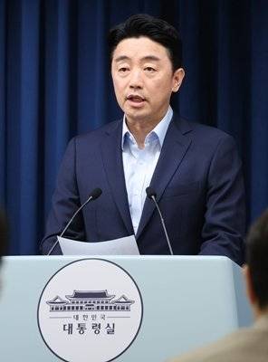 강훈식 대통령비서실장이 7월 11일 서울 용산구 대통령실 청사에서 문화체육관광부·국토교통부 장관 후보자 인선 발표을 하고 있다. 뉴스1&nbsp;