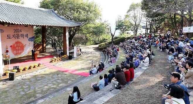 지난해 하동군 악양면 평사리 최참판댁 일원에서 열린 토지문학제 ⓒ하동군