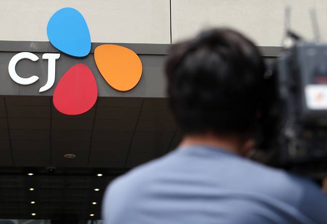 공정거래위원회는 지난 16일 부실 계열사를 부당지원한 혐의로 CJ그룹 계열사 4곳에 총 65억4100만원의 과징금을 부과했다. 사진은 서울 중구의 CJ제일제당 사옥 ⓒ연합뉴스