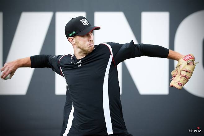 KT 패트릭은 17일 수원 한화전을 앞두고 1군에 합류했다. 그는 최고 157㎞의 빠른 공이 장점으로 ABS와 좋은 궁합을 이룰 것으로 예상된다. 사진제공｜KT 위즈