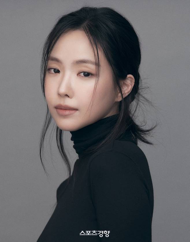 배우 손나은 프로필 사진. 제이와이드 컴퍼니 제공