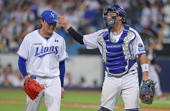 좌완 이승현과 삼성 김재성. 삼성 라이온즈 제공