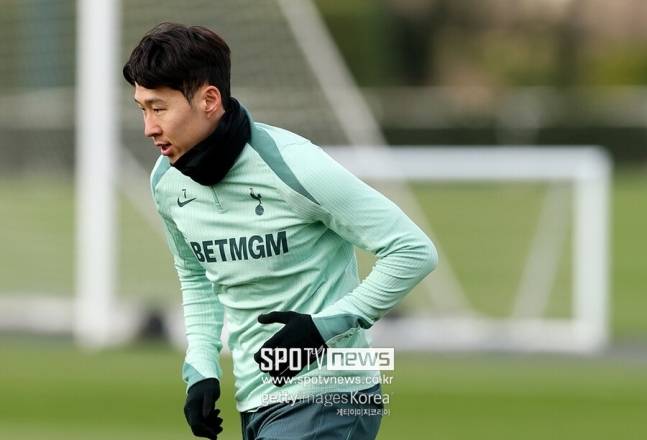 ▲ 골드는 "프랭크 감독의 입장에서 본다면, 손흥민은 토트넘에 오랫동안 헌신해 온 선수이며, 그의 몸 상태와 경기력을 직접 눈으로 확인하려 할 것이다. 개인적으로 미래에 대한 결정은 손흥민이 해야 하며, 그는 토트넘에서만 10년을 뛰며 놀라운 헌신을 보여줬다"고 평했다.