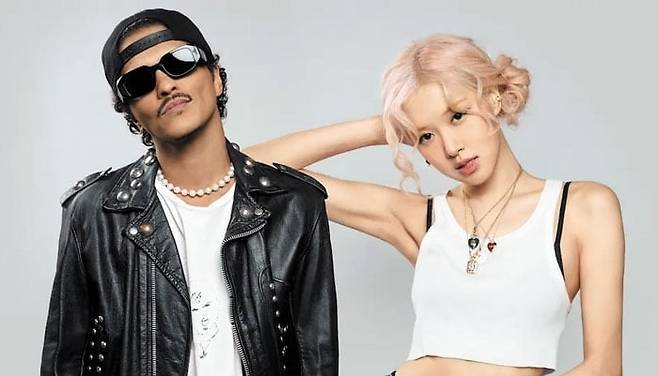 브루노 마스와 로제. 사진ㅣ더블랙레이블