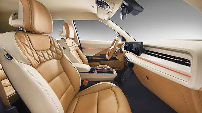 KGM 액티언 하이브리드 실내