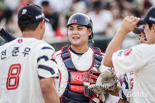 롯데 자이언츠 신인 포수 박재엽이 올해 정규시즌 경기를 앞두고 게임을 준비하고 있다. 롯데 자이언츠