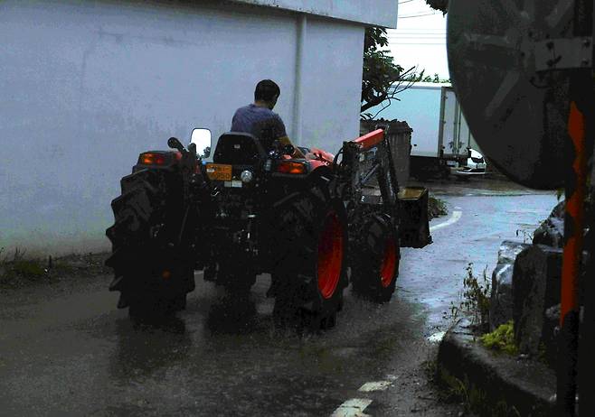 맨몸으로 나선 농민 [이성민 촬영]