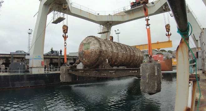 마이크로소프트(MS)가 2014년 1단계 연구를 시작으로 미국 스코틀랜드 오니크섬 해저에 총 864대 규모로 구축한 해저 데이터센터 운영 프로젝프 '나틱(Natick)'을 2단계 시제품 설치를 거져 효과를 확인한 뒤 작년 종료했다.