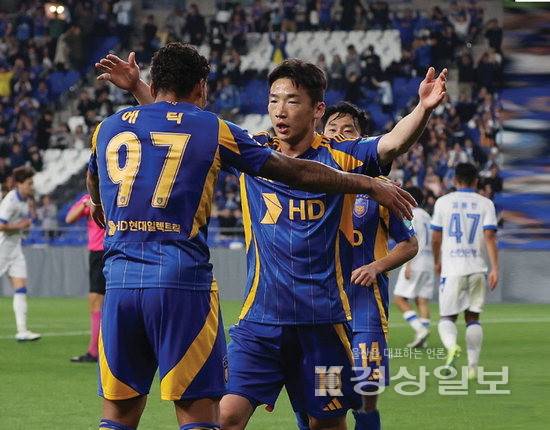 ▲ Ulsan Kim Min -woo scored the third goal of the team in the match between the 2025 Hana Bank Korea Cup Round Ulsan HD and Incheon United at the Ulsan Munsu Soccer Stadium on May 14. Yonhap News