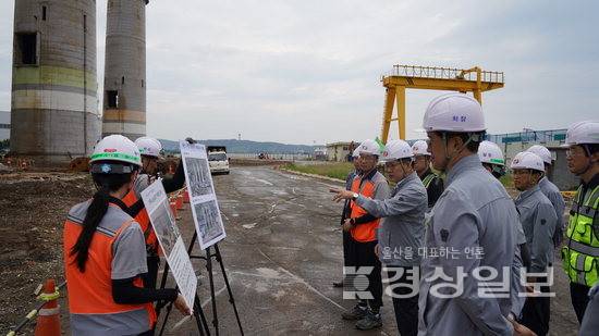 ▲ 한국동서발전이 여름철 전력수급 대책기간 동안 안정적인 전력공급을 위한 현장 안전경영활동을 벌이고 있다. 한국동서발전 제공