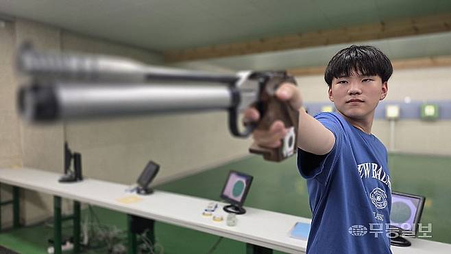 공기소총 유망주 박세훈(나주중 2년)이 조준하고 있는 모습. 한경국기자