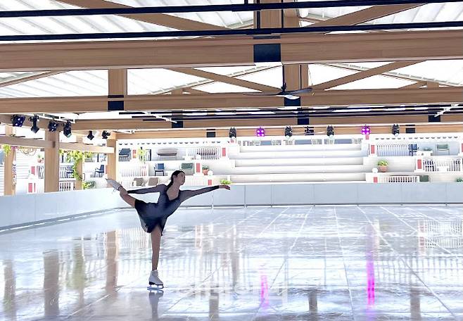 쏠비치 남해 아이스비치에서 스케이팅 시범을 보이고 있는 최다빈 전 피겨스케이팅 국가대표 (사진=이민하 기자)