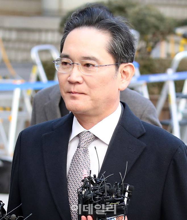 이재용 삼성전자 회장이 지난 2월 3일 오후 서울 서초구 서울중앙지방법원에서 열린 ‘경영권 불법 승계’ 의혹 자본시장과금융투자업에관한법률위반등 항소심 선고 공판에 출석하고 있다. (사진=이데일리 방인권 기자)