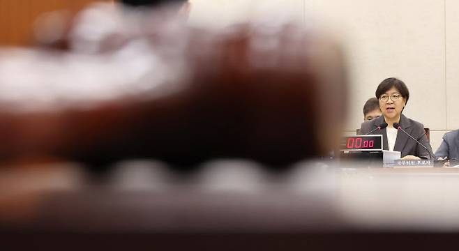 정은경 보건복지부 장관 후보자가 18일 국회 보건복지위원회에서 열린 인사청문회에서 의원 질의에 답변하고 있다.(사진=연합뉴스)