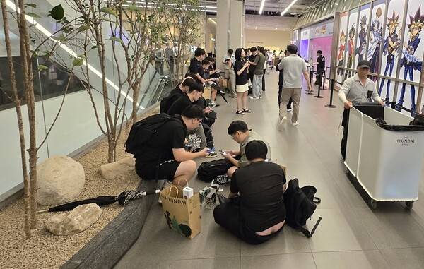 - 밖에서는 카드깡이 한창이다