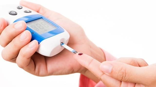 혈당을 수시로 확인하고 적정 범위로 조절해야 당뇨병 합병증을 막을 수 있다｜출처: 게티이미지뱅크