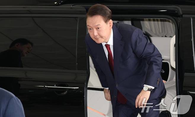 윤석열 전 대통령이 28일 오전 서울 서초구 서울고검 청사에 마련된 내란특검에 피의자 신분으로 첫 출석하고 있다. (공동취재) 2025.6.28/뉴스1 ⓒ News1 김성진 기자