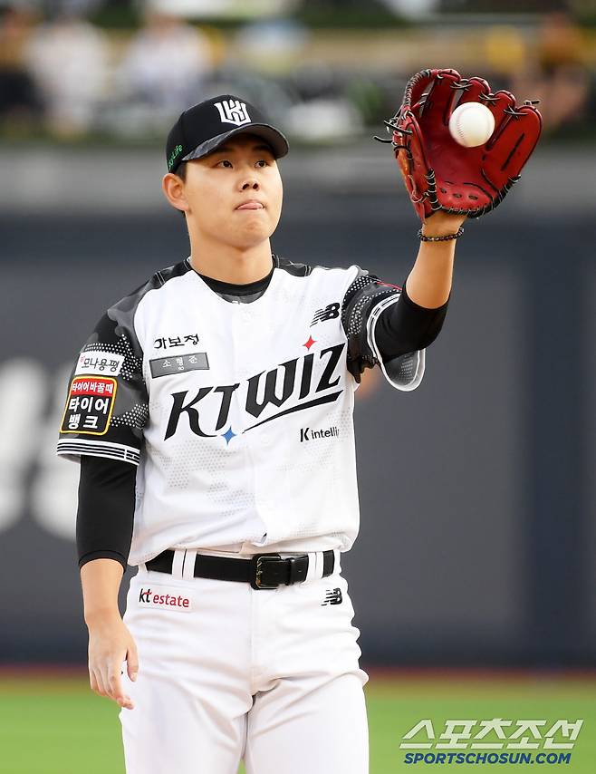 26일 수원KT위즈파크에서 열린 KBO리그 KT 위즈와 LG 트윈스의 경기. KT 소형준이 숨을 고르고 있다. 수원=박재만 기자 pjm@sportschosun.com/2025.06.26/