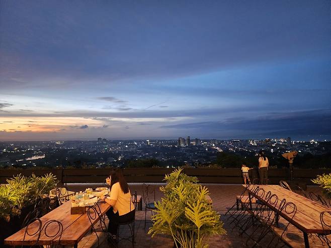 ◇카가얀데오로 카페 하이리지에서 내려다 본 시내  전경