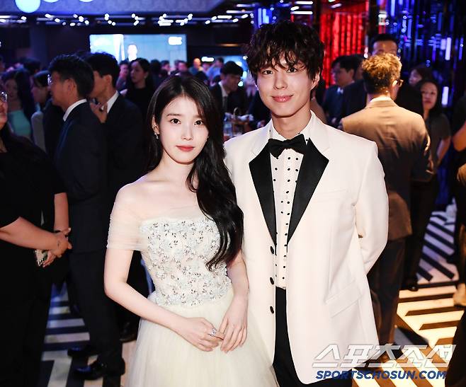 제4회 청룡시리즈어워즈(Blue Dragon Series Awards)가 18일 인천 파라다이스시티에서 열렸다. 아이유와 박보검이 포즈 취하고 있다. 인천=정재근 기자cjg@sportschosun.com/2025.07.18/