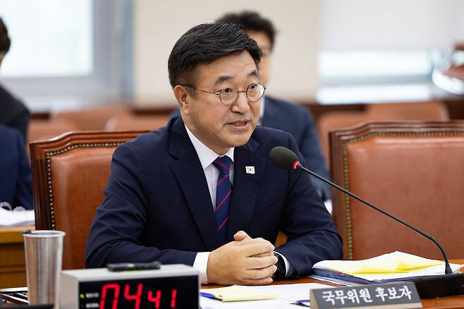 윤호중 행정안전부 장관 후보자가 18일 서울 여의도 국회 행정안전위원회에서 열린 인사청문회에서 의원 질의에 답하고 있다. /뉴스1