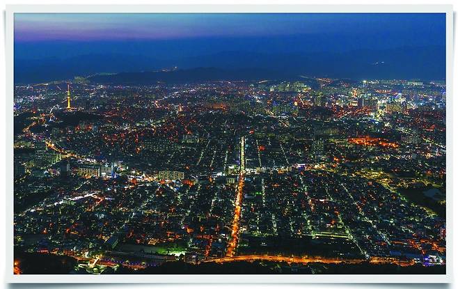 앞산 전망대에서 내려다 본 대구 도심 야경. 대구시 제공