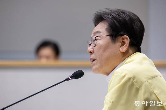 이재명 대통령이 18일 서울 종로구 서울정부청사 중앙재난안전상황실 서울상황센터에서 집중호우 대처상황 점검회의를 주재하고 있다. 2025.7.18. 대통령실 제공