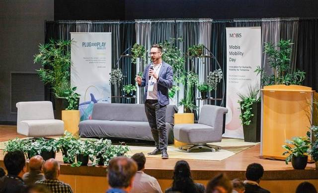 현대모비스 임직원이 지난4월미국 디트로이트에서 개최한 ‘모비스 모빌리티 데이’에서 신기술을 발표하고 있다. 현대모비스 제공.