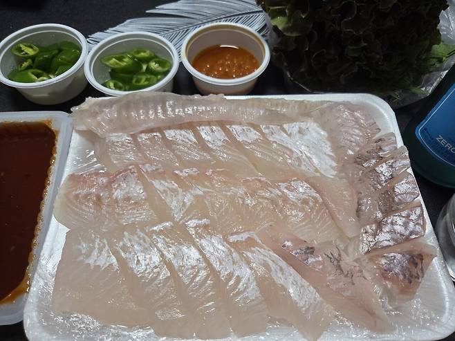 20250718_004336.jpg 광어회에 소주일잔.jpg