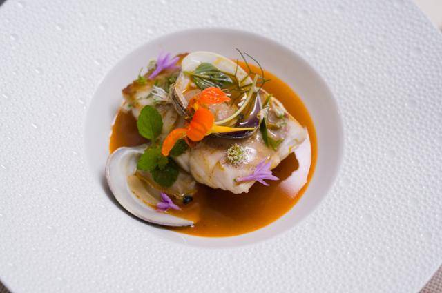 '알랭'의 농어 부야베스(프랑스식 해물 스튜). 장준우 제공