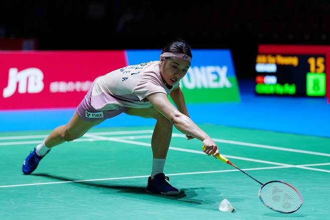 <yonhap photo-3490=""> (250718) -- TOKYO, July 18, 2025 (Xinhua) -- An Se Young hits a return during the women's singles quarterfinal match between Chen Yufei of China and An Se Young of South Korea at the Japan Badminton Open 2025 in Tokyo, Japan, July 18, 2025. (Xinhua/Jia Haocheng)/2025-07-18 17:40:40/ <저작권자 ⓒ 1980-2025 ㈜연합뉴스. 무단 전재 재배포 금지, AI 학습 및 활용 금지></yonhap>