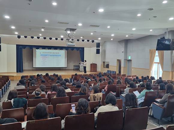 대구시 ‘보육고충상담센터’의 노무 인사 관리 교육이 펼쳐지고 있다 [사진=대구시]